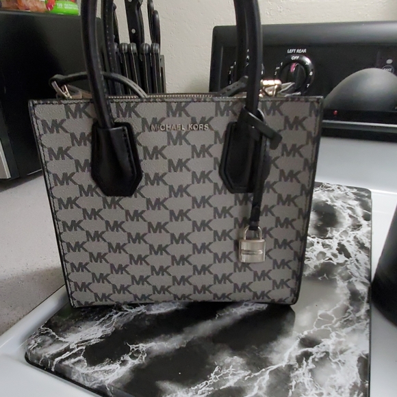 Michael Kors bag - Picture 1 of 2